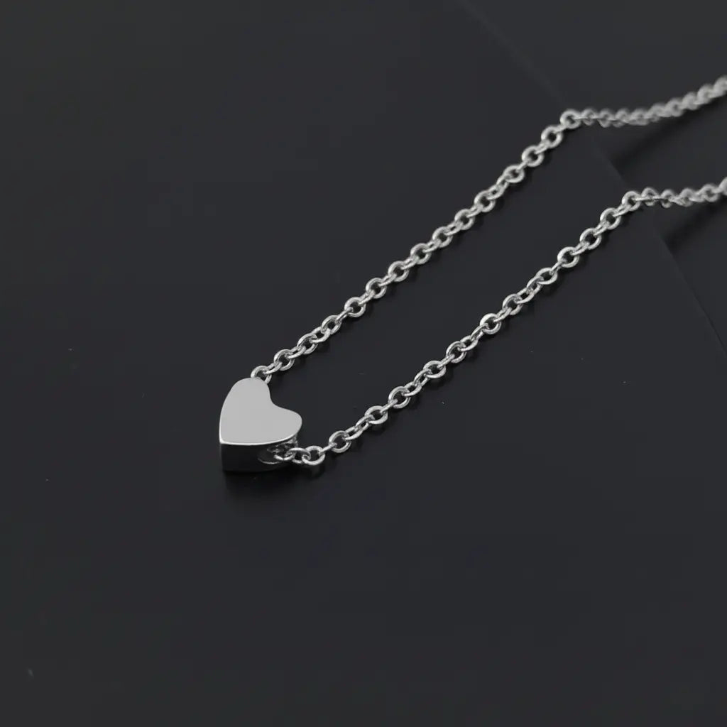 Zarte Herzkette silberfarben oder goldfarben– minimalistisch, elegant, jeden Tag
